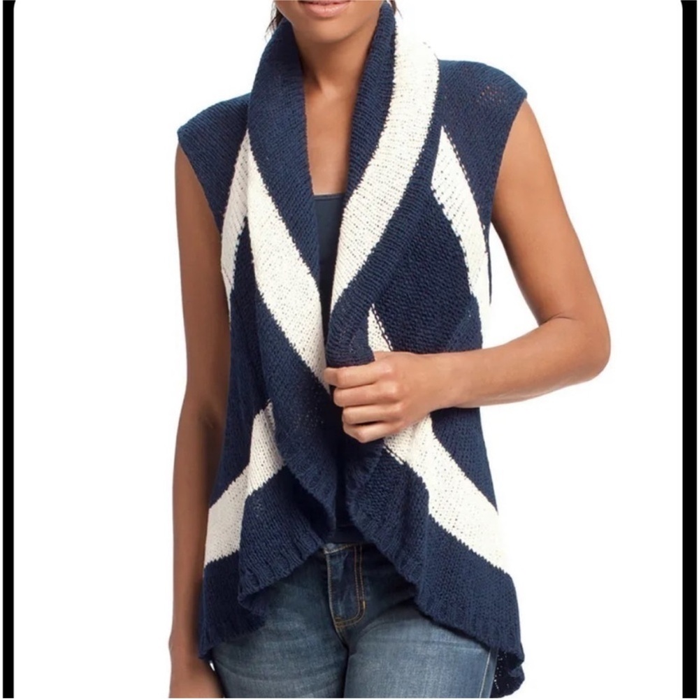 Cabi #679 Stripped Skipper circle sweater vest, cardigan shrug, size Medium